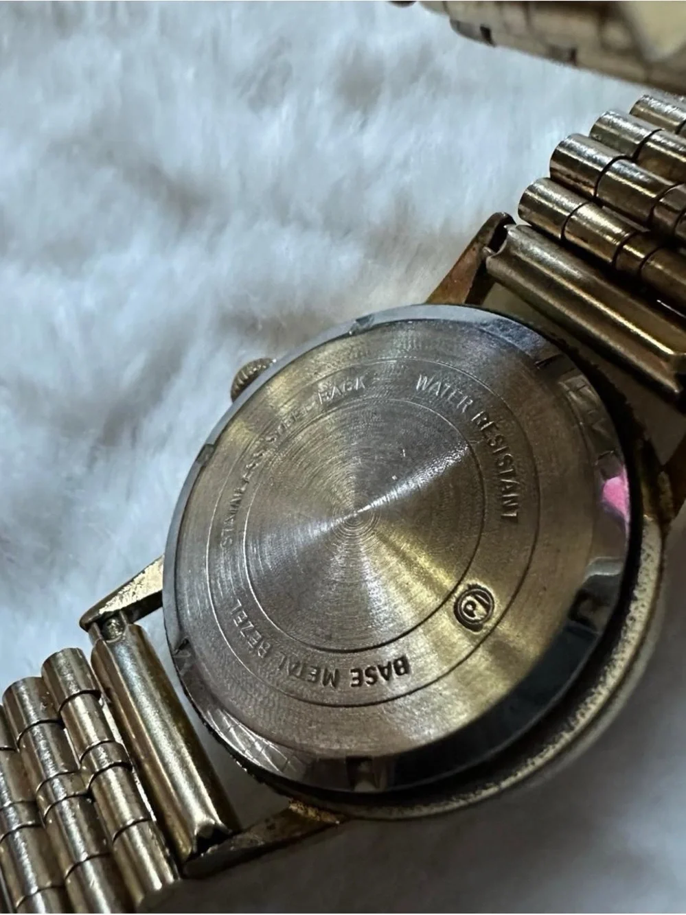 Vintage Dorset Men’s Gold-Tone Date mechanical Watch